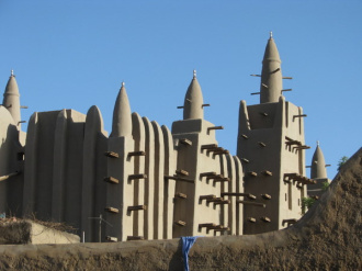 03 Mosquee De Mopti De Trois Quarts